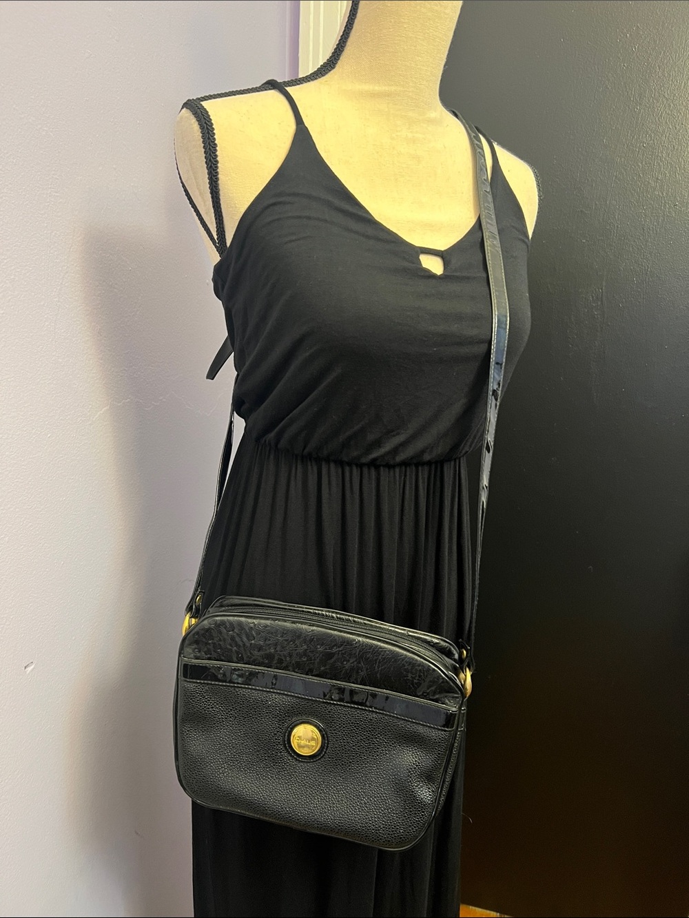 VINTAGE Chaus Black Leather Crossbody Bag with Gold Accent - Picture 6 of 6